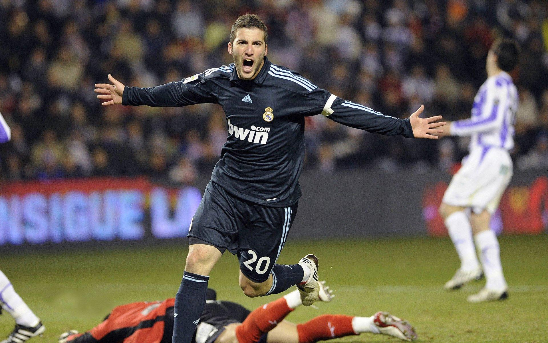 世体揭秘，皇马新星贡萨洛家族史竟与好莱坞传奇影星丽塔·海华丝血脉相连